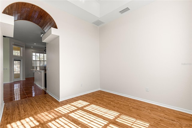 empty room featuring wood-type flooring and ceiling fan