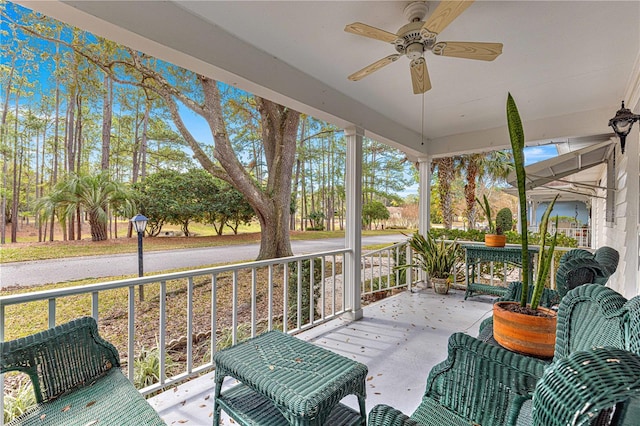 sunroom featuring ceiling fan