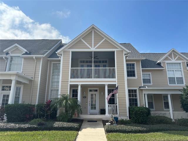 view of front of property featuring ceiling fan