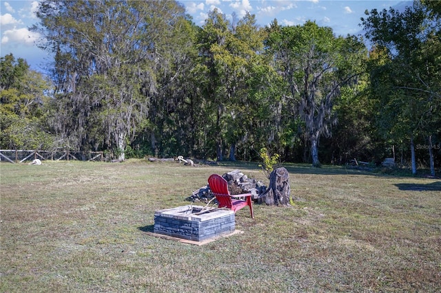 view of yard featuring a fire pit