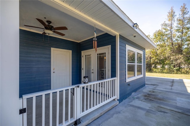 entrance to property with ceiling fan