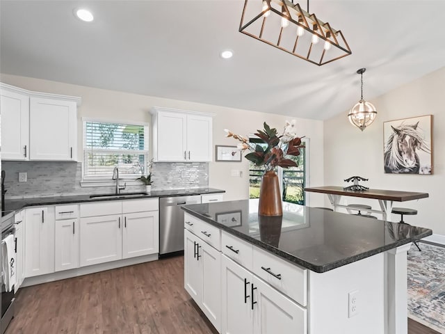 14605 SW 20th Pl, Ocala, FL 34481 - kitchen featuring lofted ceiling, decorative backsplash, a sink, dark wood-style floors, and dishwasher