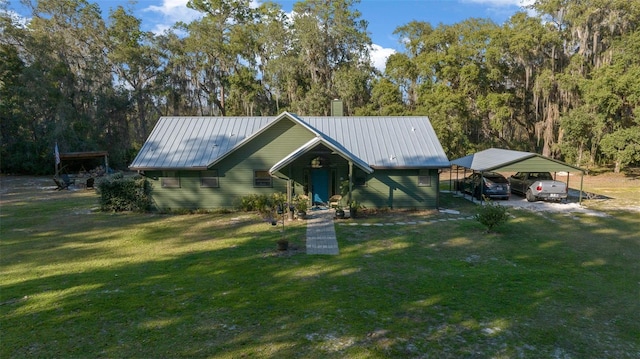 view of front facade featuring a carport and a front yard