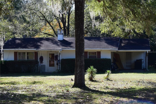 ranch-style home with a front yard