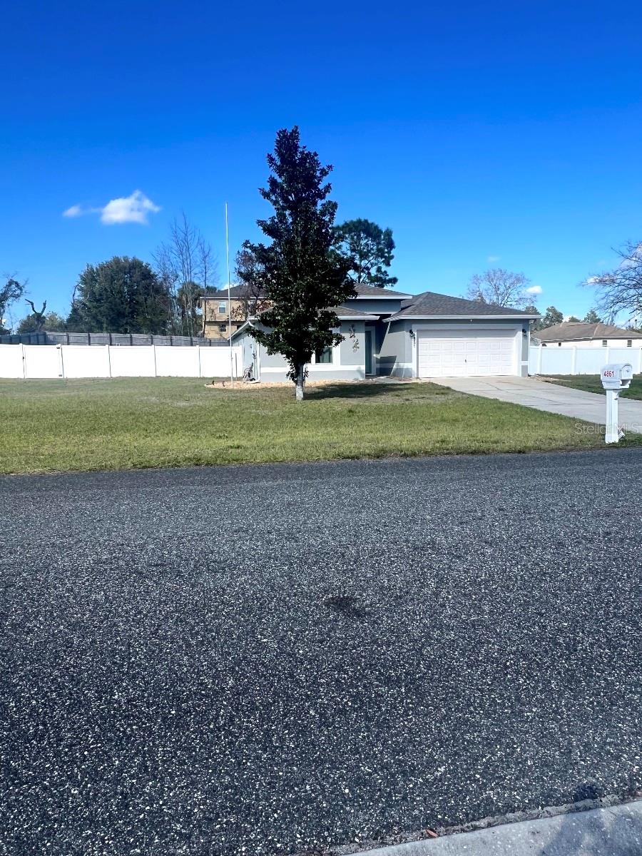 view of front of home featuring a garage and a front lawn