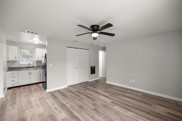 interior space featuring sink, light hardwood / wood-style flooring, and ceiling fan