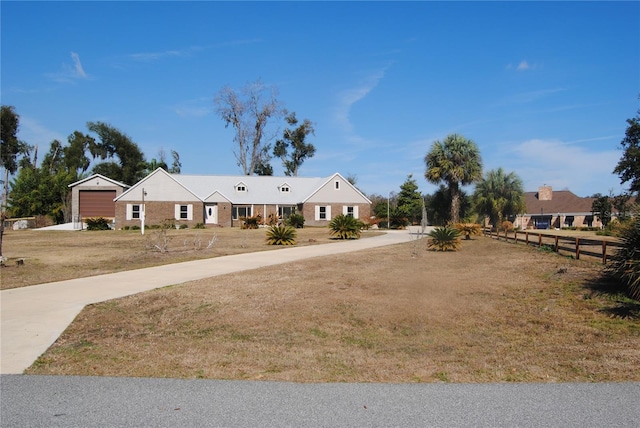 view of front facade with a front yard