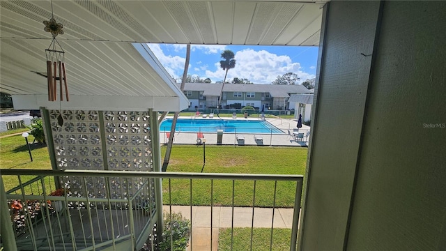 view of swimming pool with a yard