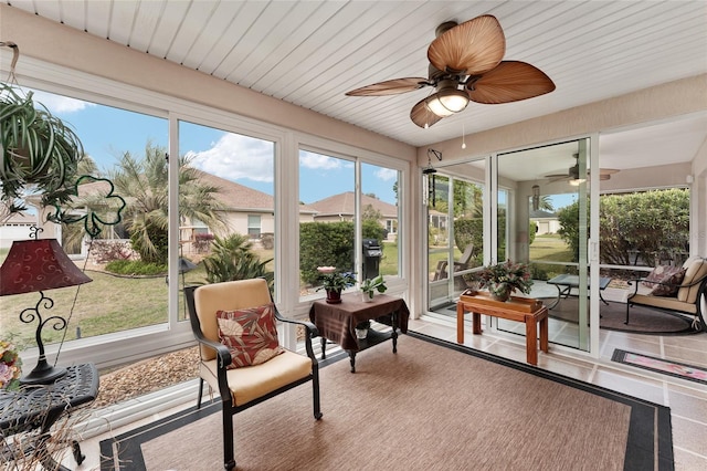 sunroom / solarium featuring a ceiling fan