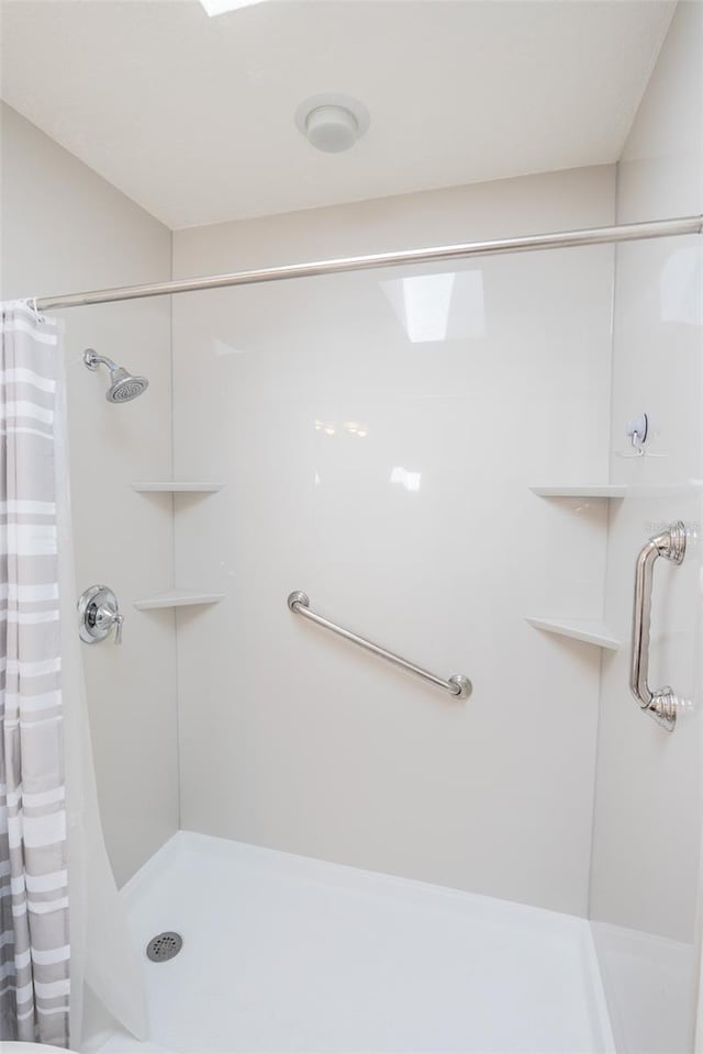 bathroom featuring curtained shower