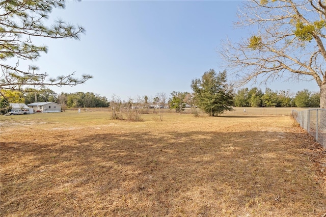 view of yard featuring a rural view