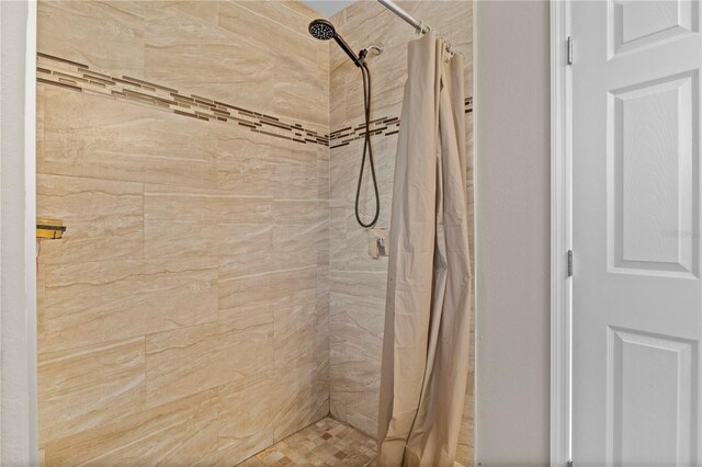 bathroom with curtained shower