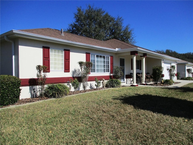 single story home with a front lawn