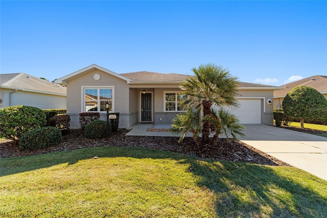 view of front of house featuring a garage and a front yard