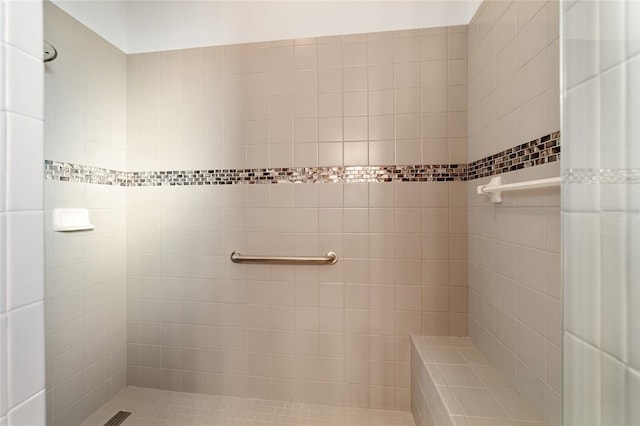 bathroom featuring tiled shower