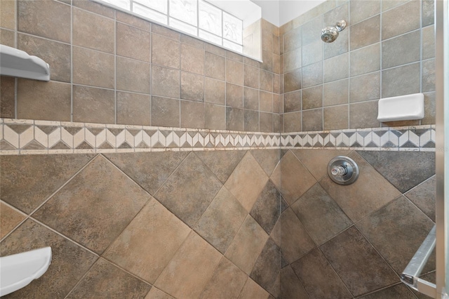 bathroom featuring tiled shower