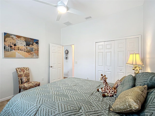 bedroom featuring ceiling fan and a closet