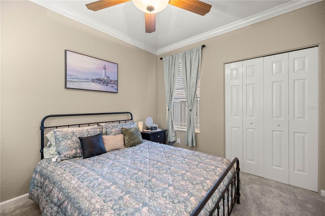 carpeted bedroom with crown molding, ceiling fan, and a closet