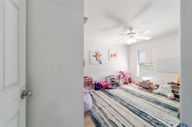 bedroom with ceiling fan