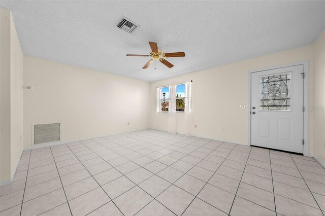 912 Chula Ct, Lady Lake, FL 32159 - spare room featuring a textured ceiling and ceiling fan