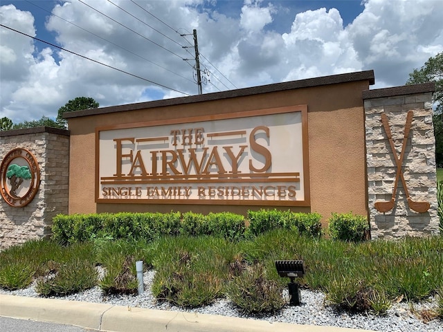 view of community / neighborhood sign