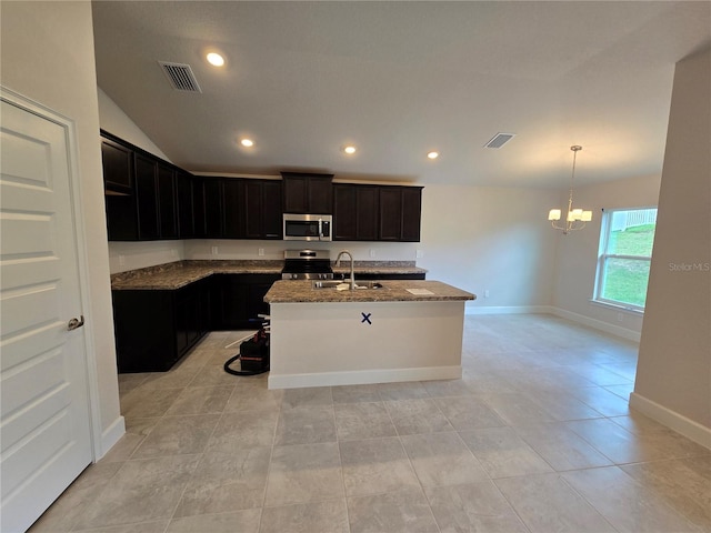 336 W Twisted Oaks Dr, Beverly Hills, FL 34465 - kitchen with appliances with stainless steel finishes, stone counters, a kitchen island with sink, vaulted ceiling, and a chandelier