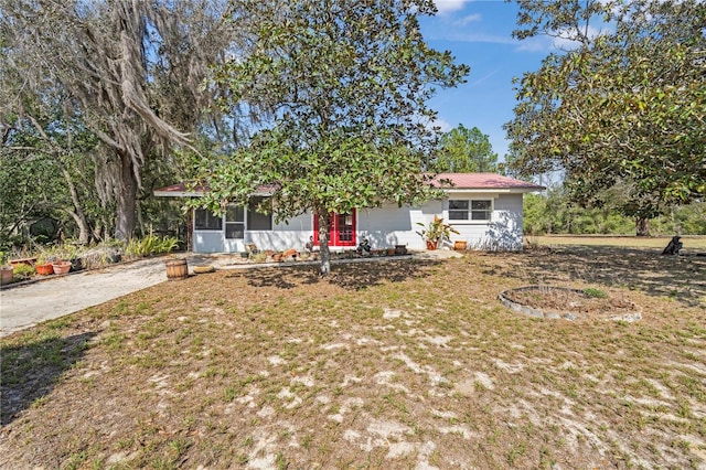 23761 SW Plaza Ct, Dunnellon, FL 34431 - view of front facade featuring a front lawn