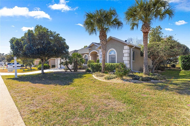 view of front of home featuring a front lawn