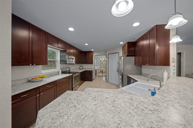 4161 NE 185th Ave, Williston, FL 32696 - kitchen with stainless steel appliances, sink, kitchen peninsula, and decorative light fixtures