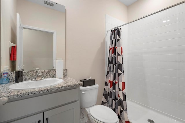 full bath with toilet, a shower stall, visible vents, and vanity