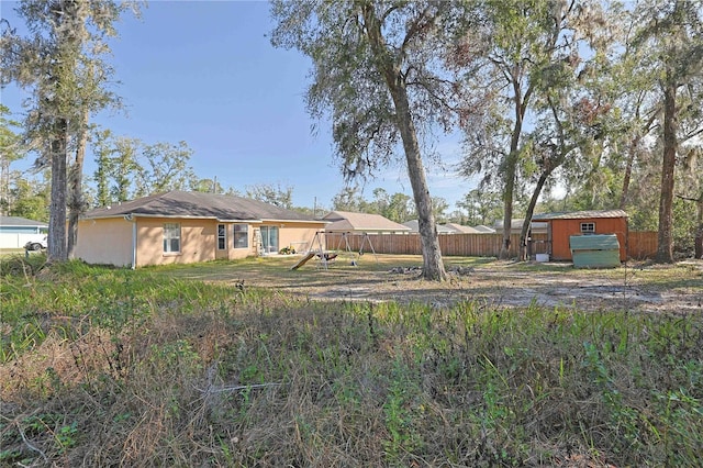 view of yard featuring a jacuzzi