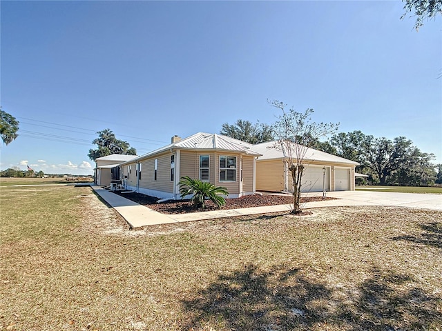 7688 SE 135th St, Summerfield, FL 34491 - view of front facade featuring a garage and a front lawn