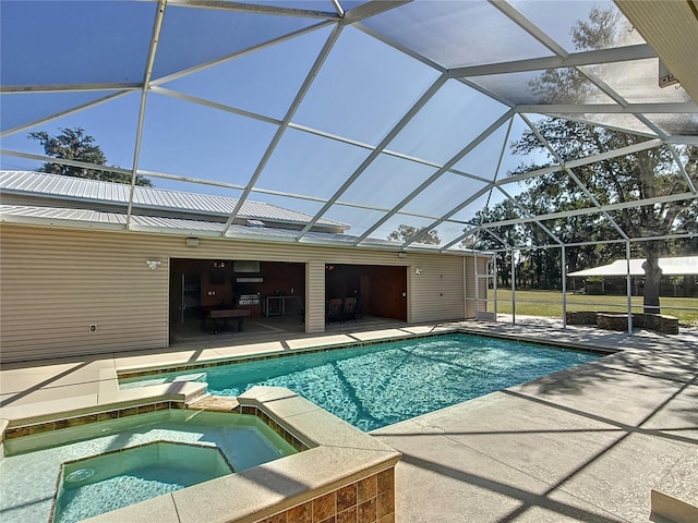 7688 SE 135th St, Summerfield, FL 34491 - view of swimming pool featuring a patio, glass enclosure, and an in ground hot tub