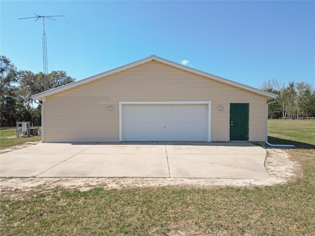 7688 SE 135th St, Summerfield, FL 34491 - garage featuring a lawn