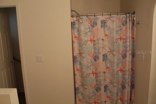 bathroom with curtained shower