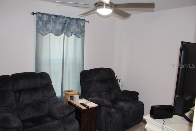 living area featuring ceiling fan