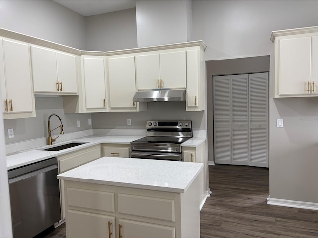 kitchen featuring sink, stainless steel appliances, dark hardwood / wood-style floors, and white cabinets