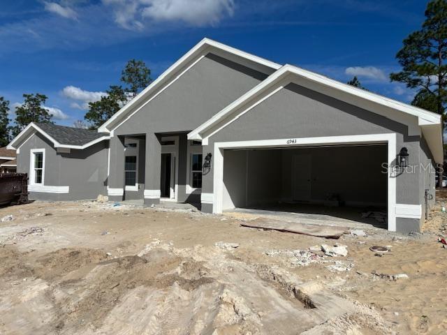 view of front facade featuring a garage