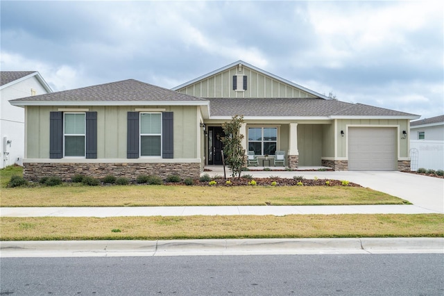 view of front facade featuring a garage and a front yard