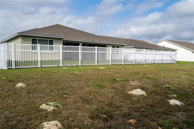 exterior space featuring a lawn