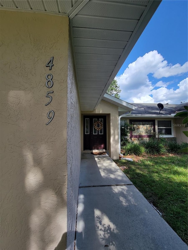 property entrance featuring stucco siding