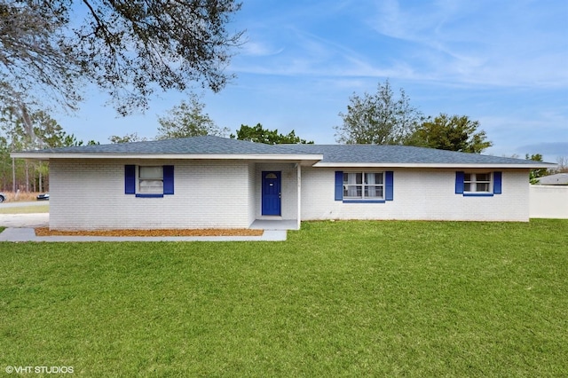 single story home featuring a front yard