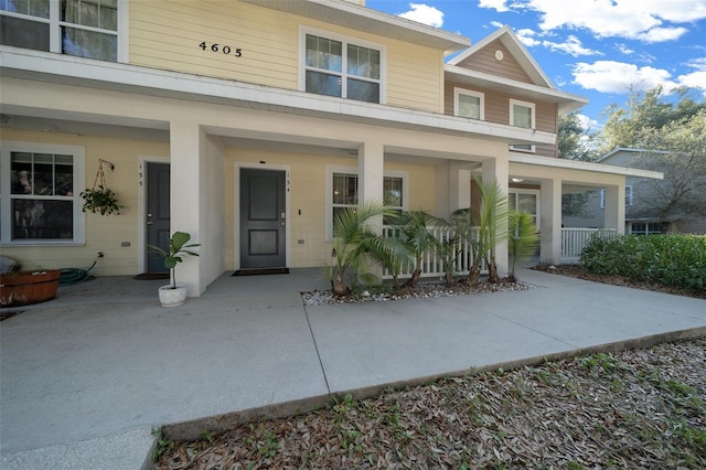 property entrance featuring a porch