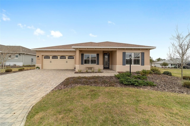 view of front of house featuring a front yard and a garage