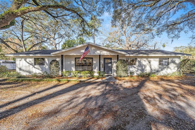 ranch-style home with a porch