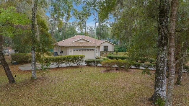 ranch-style home featuring a front lawn and an attached garage