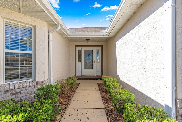 entrance to property with stucco siding