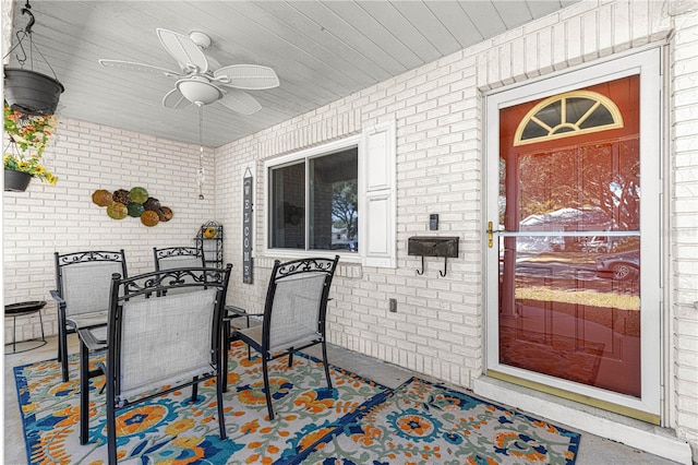 property entrance featuring ceiling fan