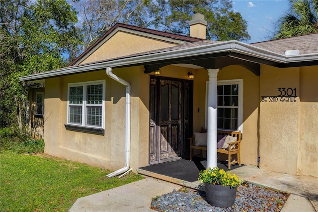 entrance to property featuring a yard