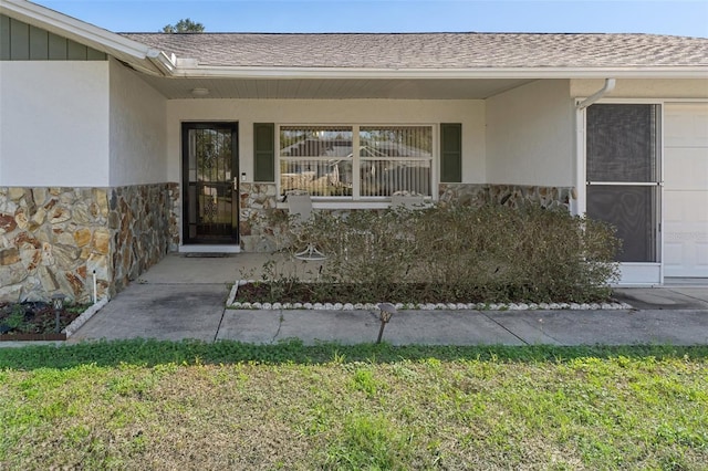 property entrance featuring a yard